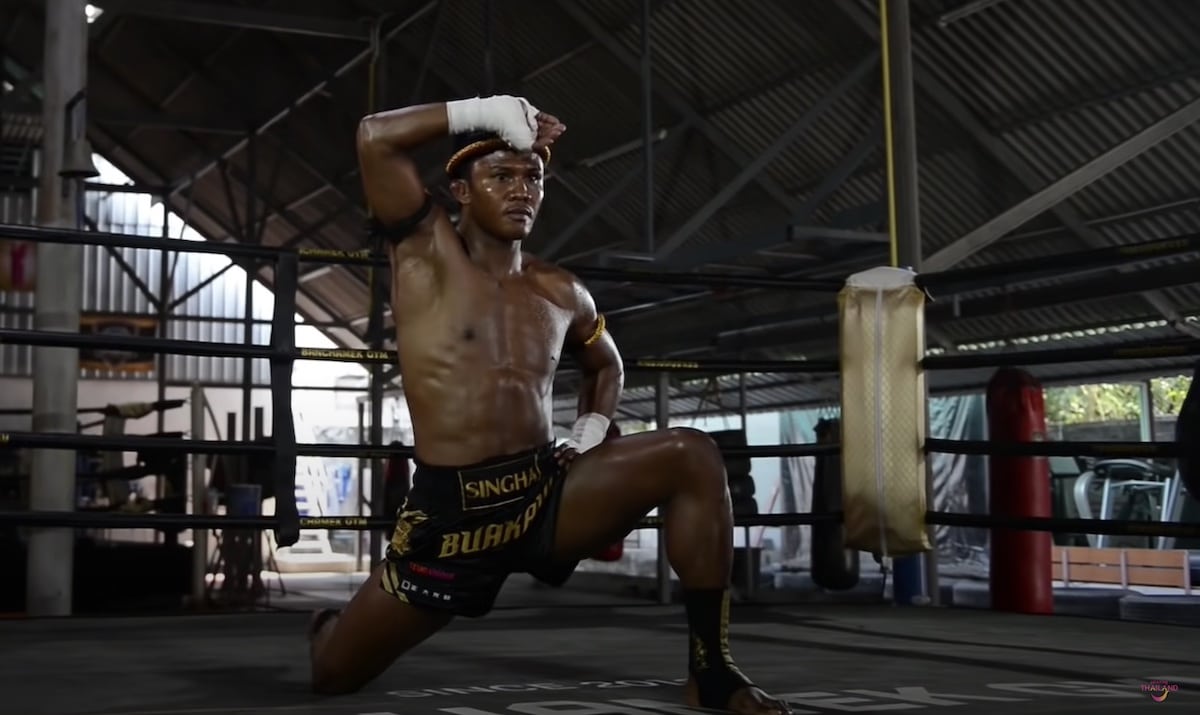 Wai Kru dan Muay Thai: Harmoni Spiritual dalam Kekejaman Seni Bela Diri Thailand